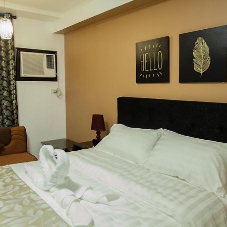 Melbourne Suites Makati City Buitenkant foto