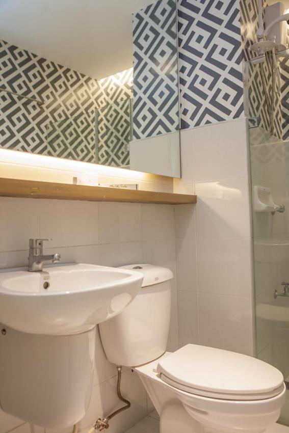 Melbourne Suites Makati City Buitenkant foto