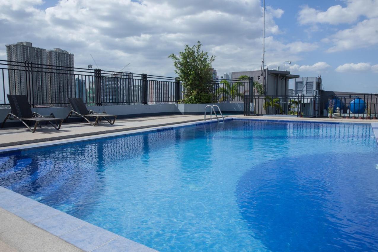 Melbourne Suites Makati City Buitenkant foto