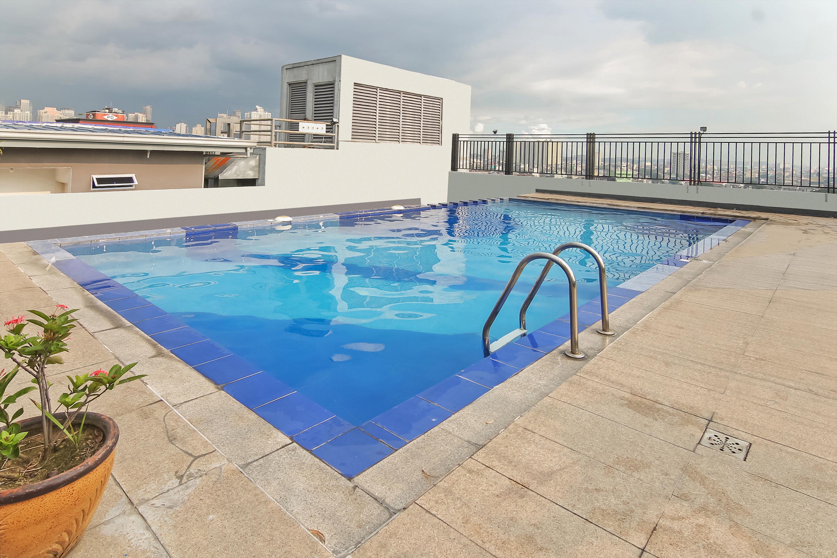 Melbourne Suites Makati City Buitenkant foto