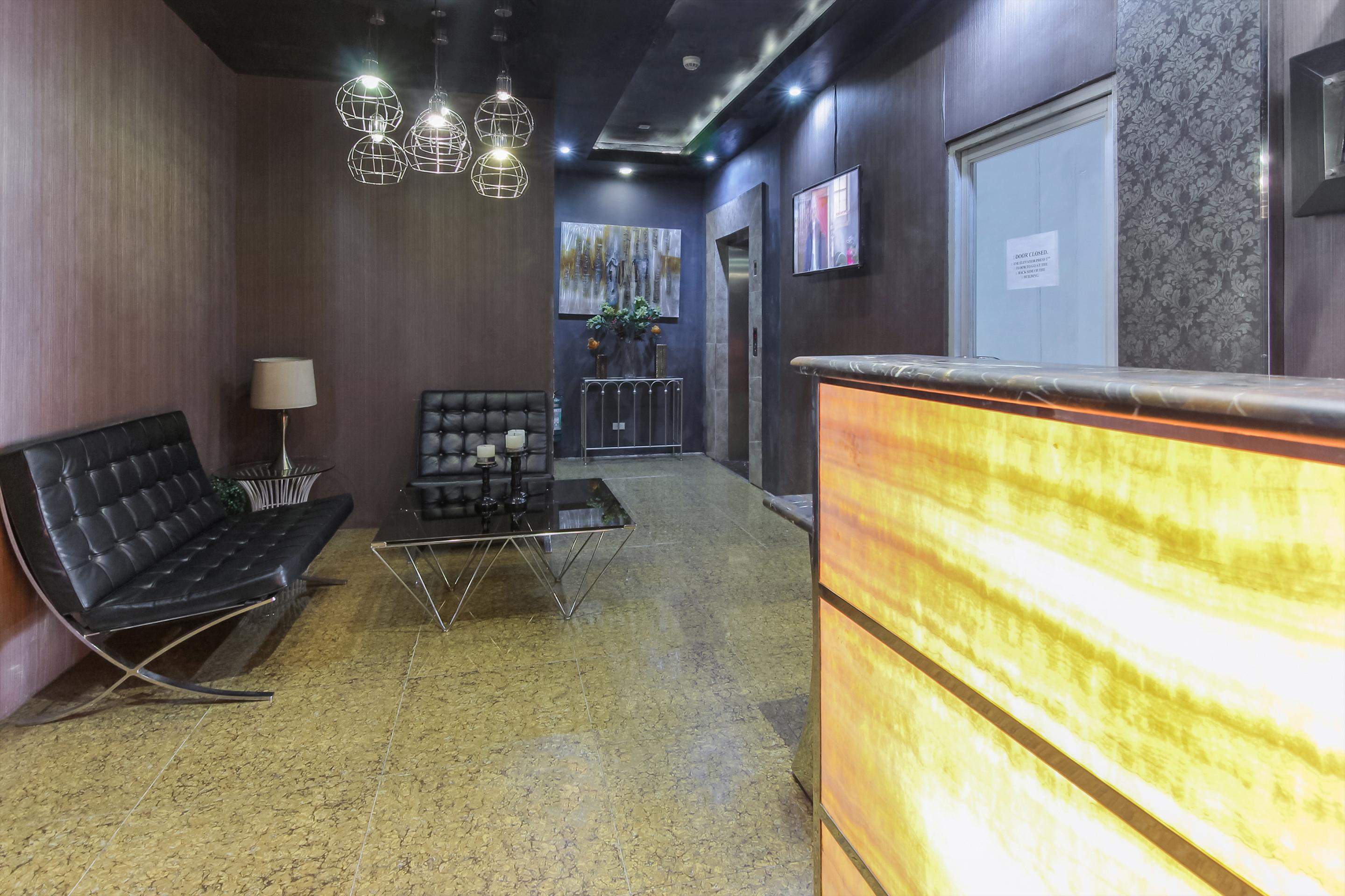 Melbourne Suites Makati City Buitenkant foto